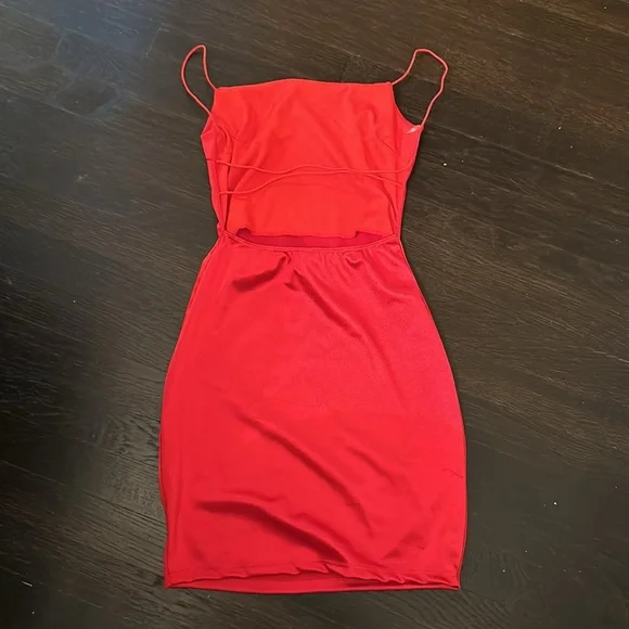 Windsor women’s size small backless red satin dress - Picture 2 of 3